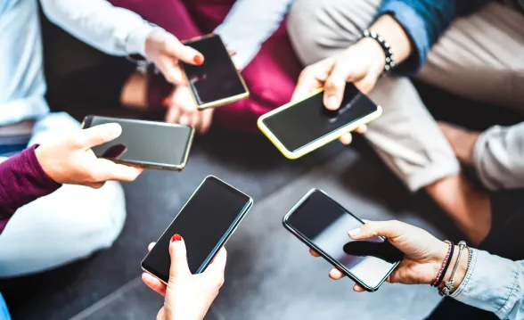W artykule wyjaśniamy, dlaczego tworzenie kopii zapasowej przed oddaniem telefonu do serwisu jest istotne i jak skutecznie zabezpieczyć swoje dane.